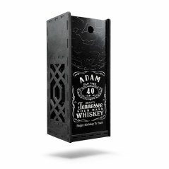 Gravírované dárkové balení na láhev Jack Daniel’s 1 l – jméno, věk, text a hvězdná mapa – personalizovaný dřevěný obal