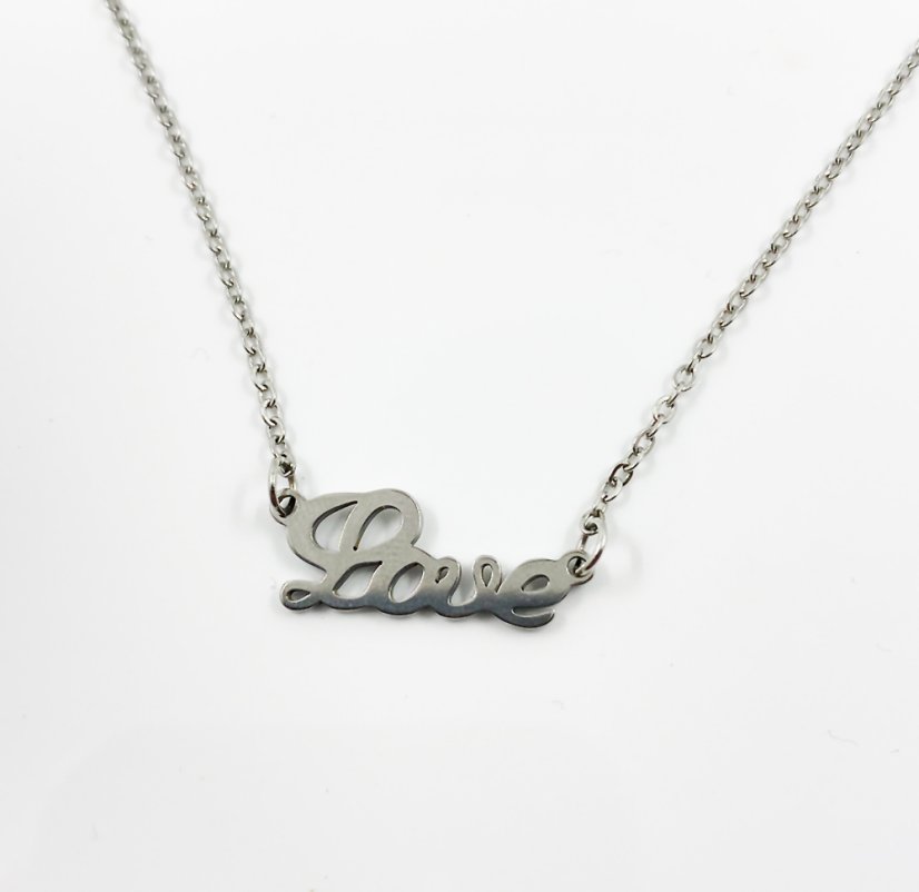Prívesok Love s retiazkou Prívesok Love s retiazkou