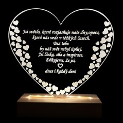 Personalizovaná LED lampa ve tvaru srdce s gravírováním – originální dárek plný lásky a vděku