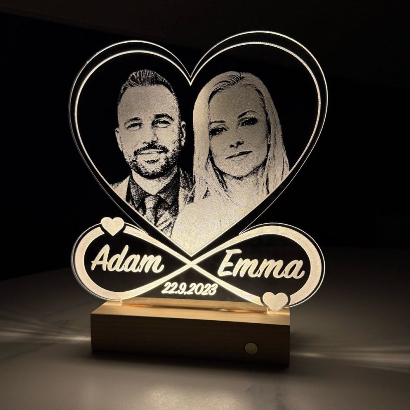 LED lampa s gravírovanou fotografiou a menami v srdci s nekonečnom – personalizovaný darček z akrylu (201 × 219,5 mm) LED lampa s gravírovanou fotografiou a menami v srdci s nekonečnom – personalizovaný darček z akrylu (201 × 219,5 mm)