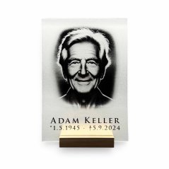 Personalizovaná sklenená tabuľa s gravírovanou fotografiou – pamiatka na zosnulých alebo elegantná dekorácia A