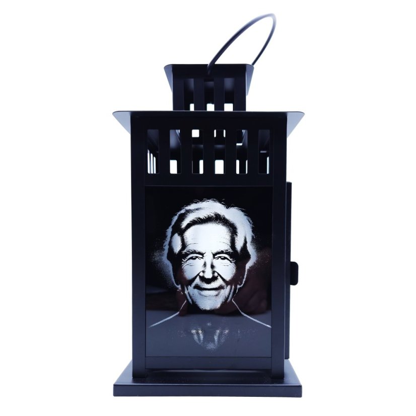 Lampáš s gravírovanou fotografiou a textom A