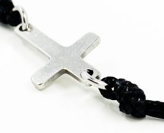 Náramek s ocelovým křížkem