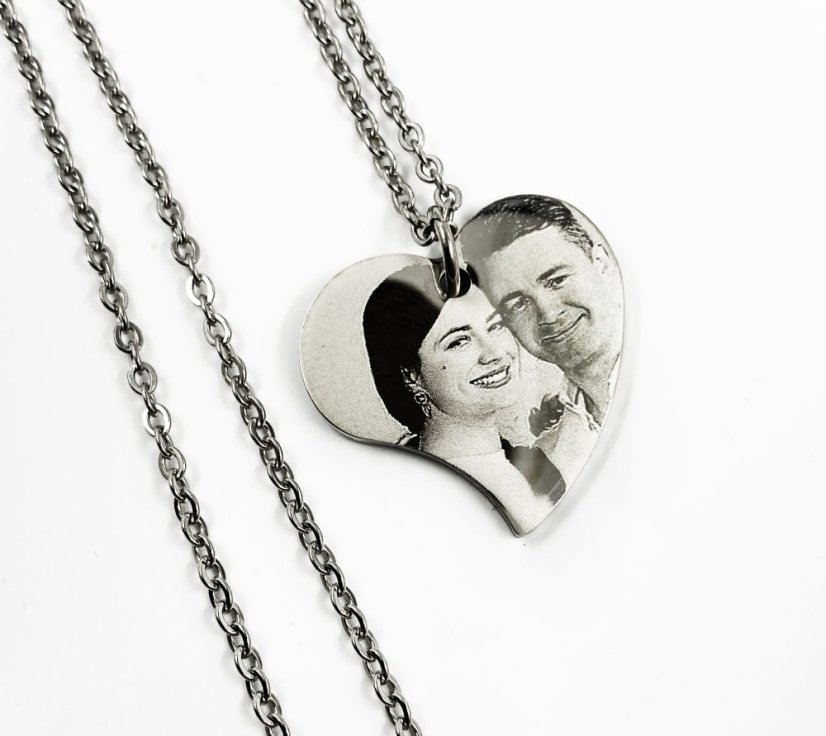 PRÍVESOK S GRAVÍROVANÍM FOTOGRAFIE - SRDIEČKO TVAROVANÉ