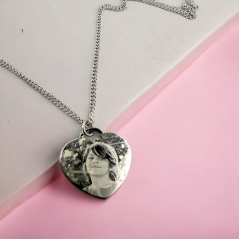 PRÍVESOK S GRAVÍROVANÍM FOTOGRAFIE - SRDIEČKO 2,5x2,5cm