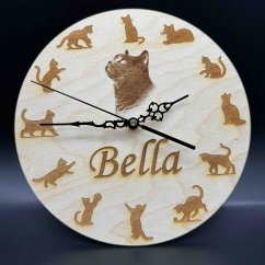Gravírované nástěnné hodiny se jménem a motivem kočky – originální dárek pro milovníky zvířat