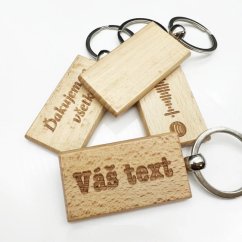 DREVENÁ KĽÚČENKA S GRAVÍROVANÍM