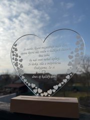 Personalizovaná LED lampa v tvare srdca s gravírovaním – originálny darček plný lásky a vďaky