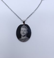 Gravírovaný prívesok oval limitovaná edícia