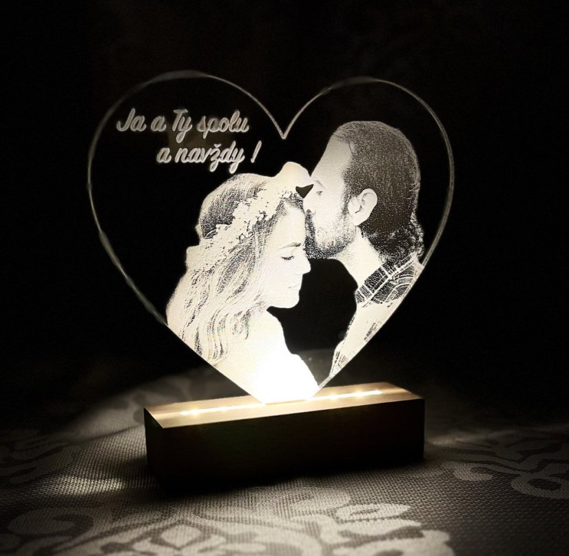 Gravírovaná fotografia v srdci s led podsvietením