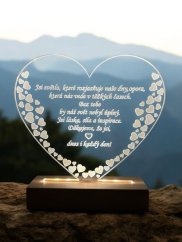 Personalizovaná LED lampa ve tvaru srdce s gravírováním – originální dárek plný lásky a vděku