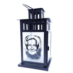 GRAVÍROVANÝ LAMPÁŠ NA HROB S FOTOGRAFIOU – PAMÄTNÁ DEKORÁCIA ZO SKLA A OCELE (28 cm)