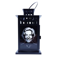 GRAVÍROVANÝ LAMPÁŠ NA HROB S FOTOGRAFIOU – PAMÄTNÁ DEKORÁCIA ZO SKLA A OCELE (28 cm)