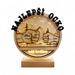 GRAVÍROVANÁ SVETELNÁ DEKORÁCIA Z DREVA A AKRYLU – „NÁŠ HRDINA“ PRE OCKA (VOLITEĽNÝ TEXT, 2 AŽ 3 PÄSTE)