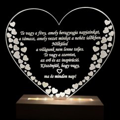 Személyre szabott LED lámpa szív alakban gravírozással – egyedi ajándék szeretet és hála kifejezésére