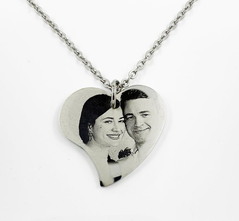 PRÍVESOK S GRAVÍROVANÍM FOTOGRAFIE - SRDIEČKO TVAROVANÉ