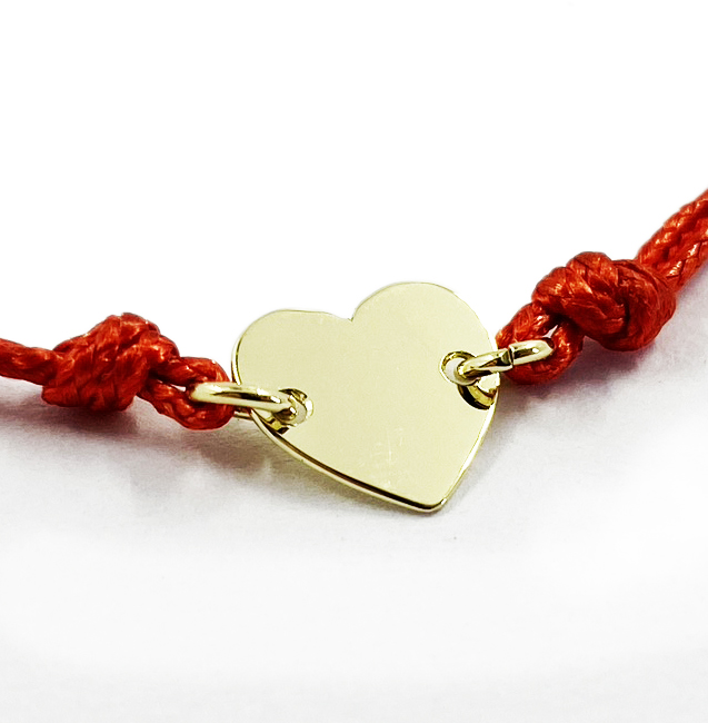 Arany szív alakú medál zsinóron - gyerekeknek