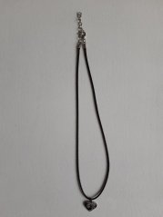 Gravírované srdiečko na šnúrke 15x15 mm