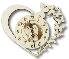 Dřevěné hodiny s motivem motýlů