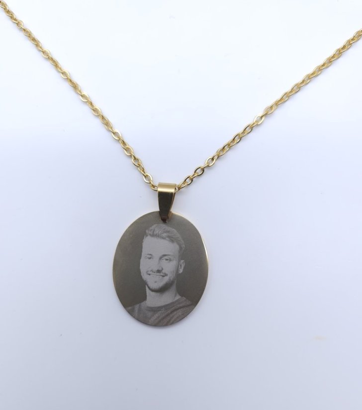 Gravírovaný prívesok oval limitovaná edícia