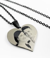 PŘÍVĚSEK S GRAVÍROVANÍ FOTOGRAFIE - SRDÍČKO BLACK