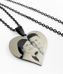 PRÍVESOK S GRAVÍROVANÍM FOTOGRAFIE - SRDIEČKO BLACK