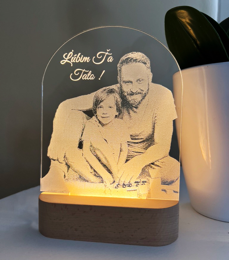 Gravírozott LED lámpa fa keretben, fényképpel